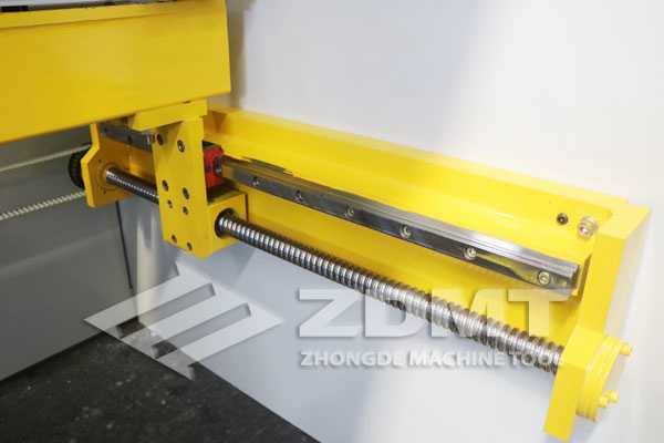 滾珠絲桿和直線導軌.jpg 滾珠絲桿和直線導軌.jpg