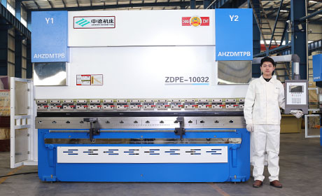 ZDPE.100噸3.2米電液伺服數(shù)控折彎機(jī)正面.jpg