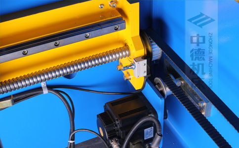 ZDPK-20032X軸配有滾珠絲桿及直線導軌，大功率伺服電機，鋼絲同步帶，能顯著提升X軸定位精度及速度 (2).jpg